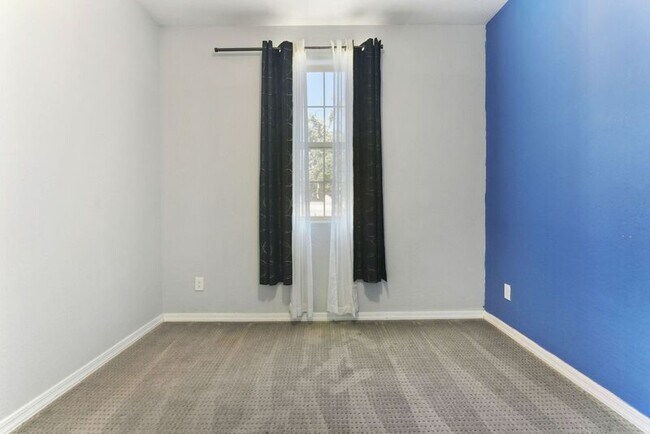 Building Photo - 7707 S 37th St