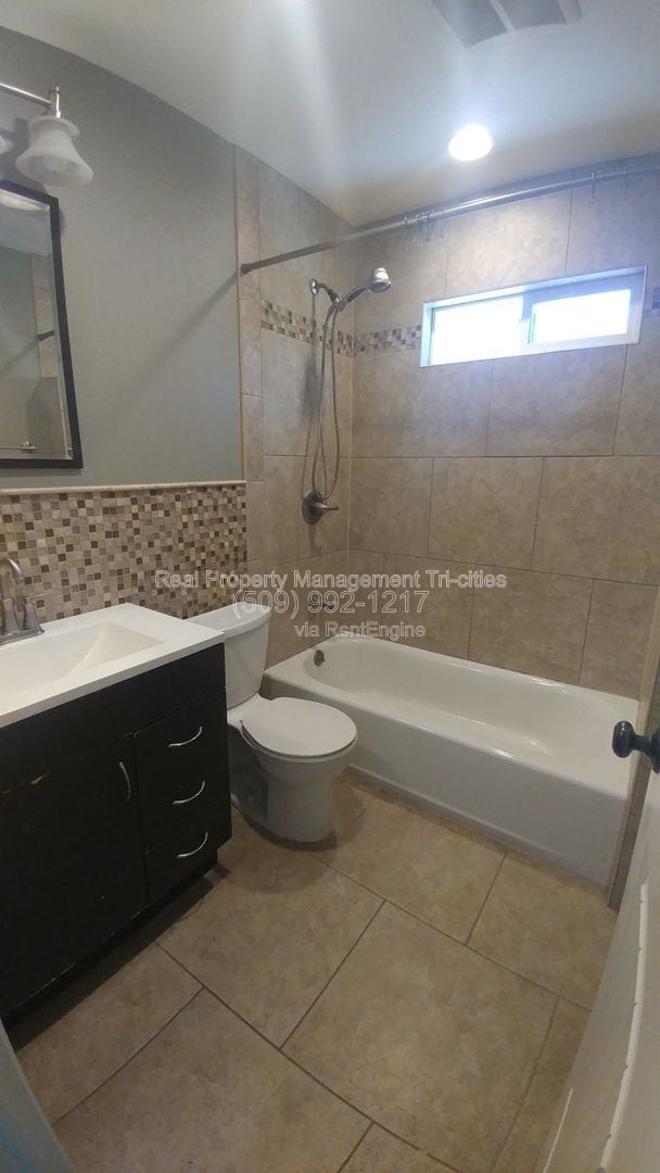 Building Photo - 222 Douglass Ave