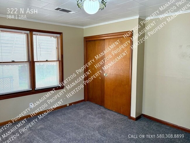 Building Photo - 322 N Ash-