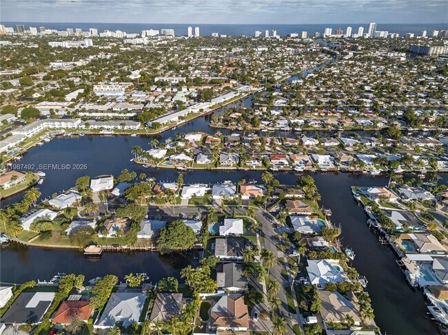 Building Photo - 371 SE 3rd St