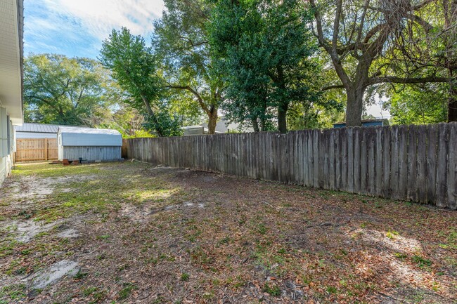 Building Photo - Great home close to the water!