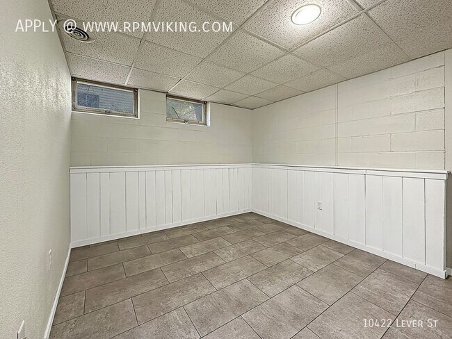 Building Photo - 3br 2ba 1cg ~ Security Deposit Free Altern...