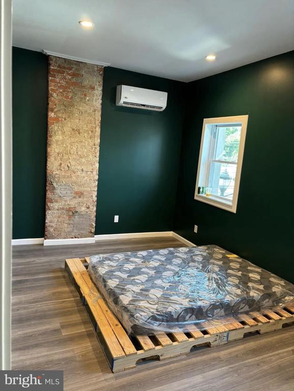 Building Photo - 1809 Broadway