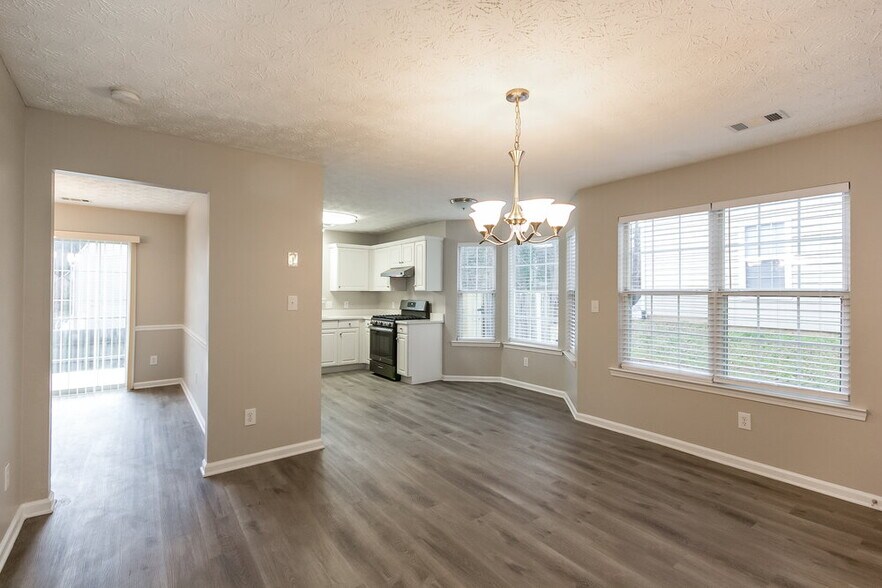 Building Photo - 2060 Stoneoak Dr