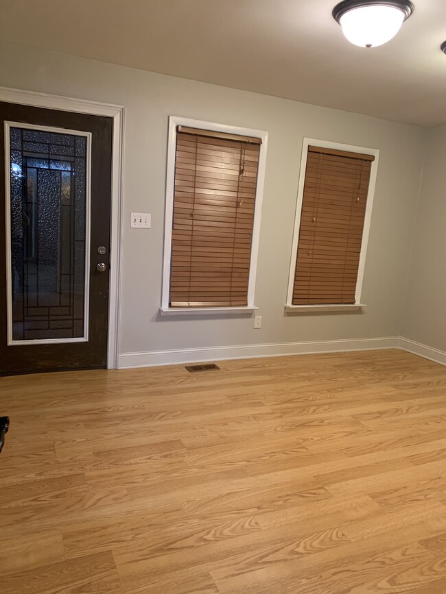 Living room - 401 Hump Cir