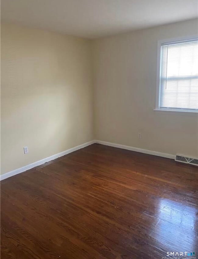 Building Photo - 27 Manila Ave