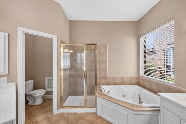 Building Photo - 8701 Mandevilla Dr