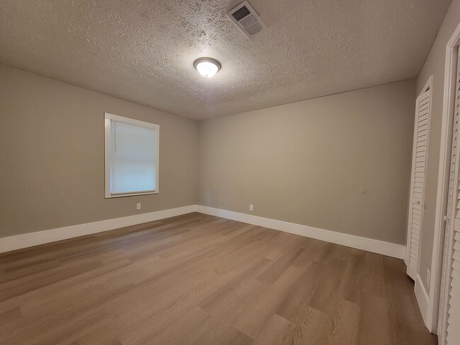 Building Photo - Great location near CDC, Emory, and the VA...