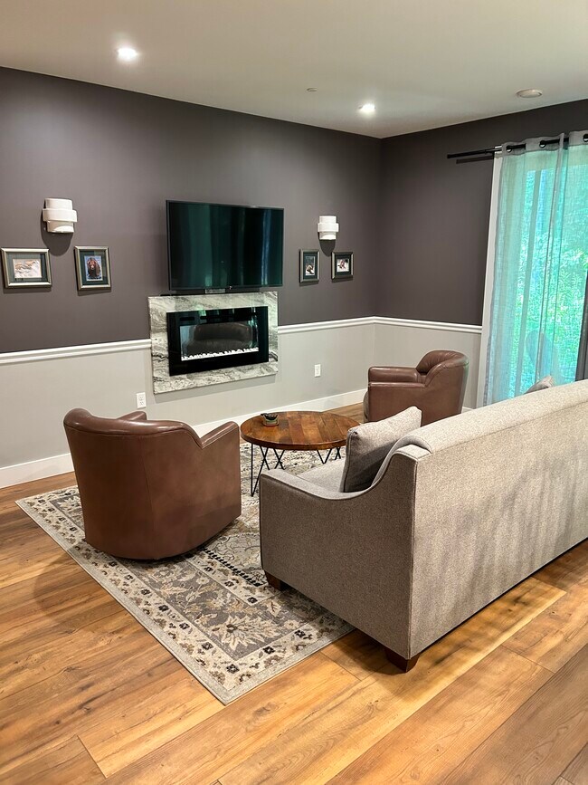 Living area - 1388 Gray Dr