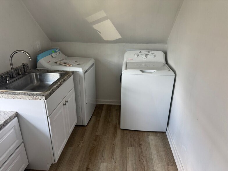 Building Photo - 2606 Wycliffe Rd