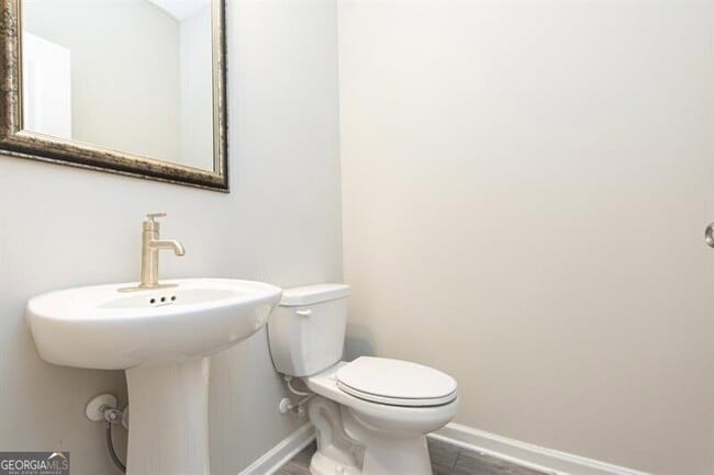 Building Photo - 272 Commons Ave