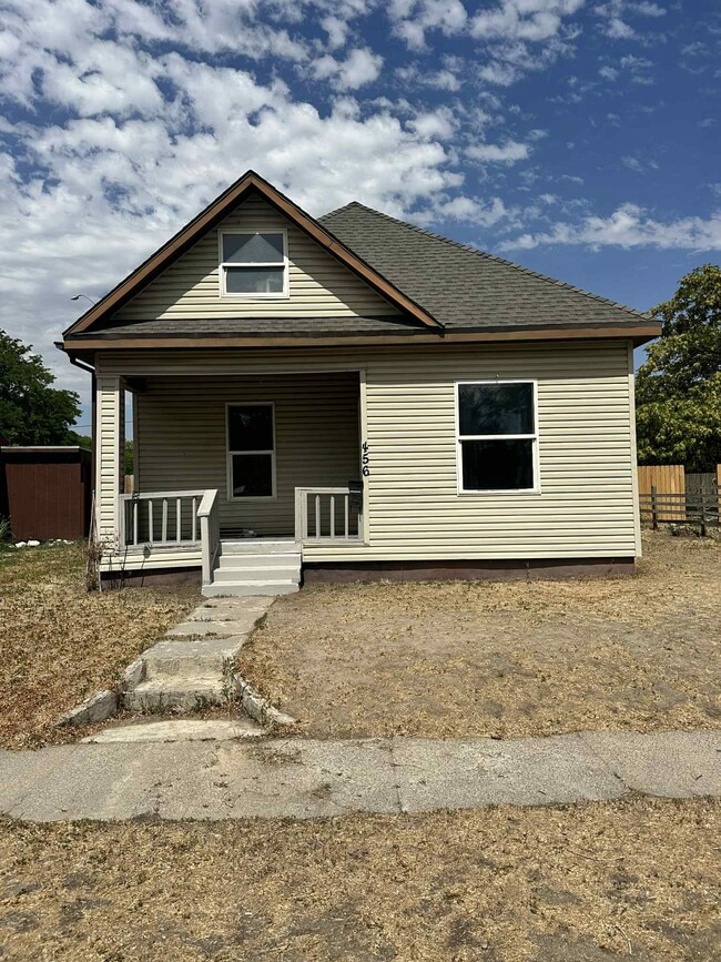 Primary Photo - 456 N 6th Ave