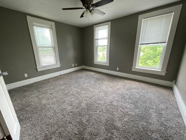 Building Photo - 2 Bedroom, 1.5 Bathroom Duplex