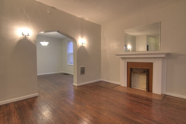 Building Photo - 3640 Gustine Ave