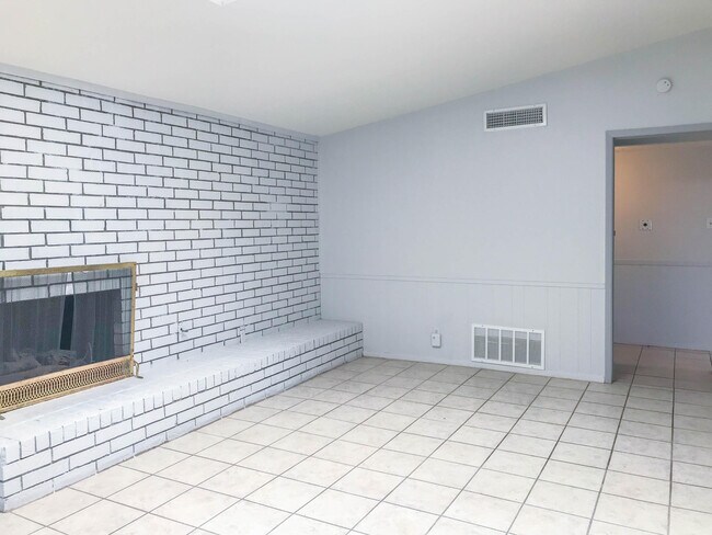 Building Photo - 5221 Edmonton Ave