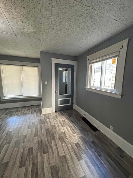 Building Photo - 2213 E 82nd St