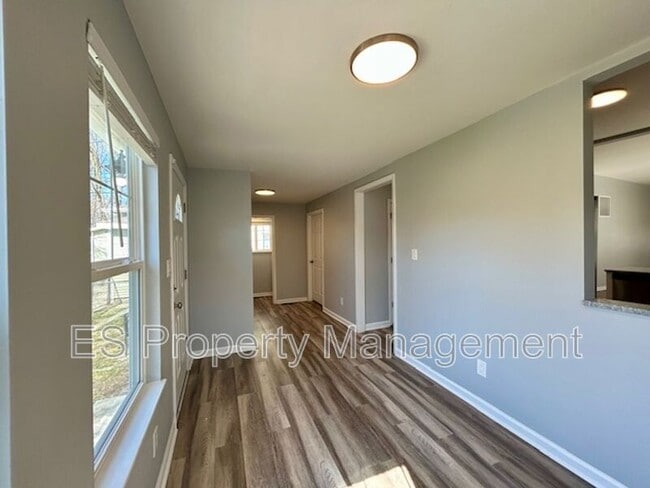 Building Photo - 838 N Temple Ave