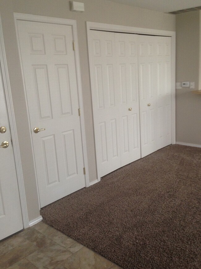 Building Photo - 121 N Avenger Ln