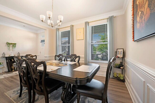 Building Photo - Beautiful Upscale Executive Home with Pool 4B/3Bth with 3,100 sqft