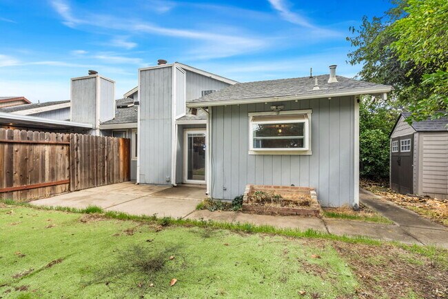 Building Photo - 4917 Aizenberg Cir