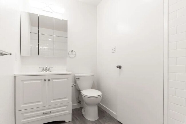 Building Photo - Sunlit, Stylish and Effortlessly San Francisco!