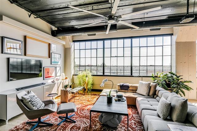 Building Photo - 2220 Canton St