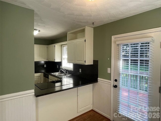 Building Photo - 23 44th Ave Pl NE