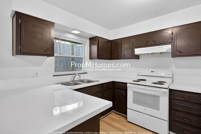 Building Photo - Three Bedroom Home in NE!