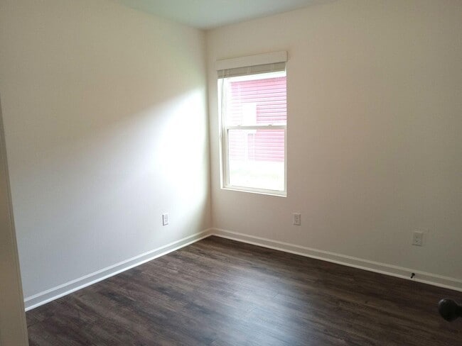 Building Photo - 712 Short Leaf