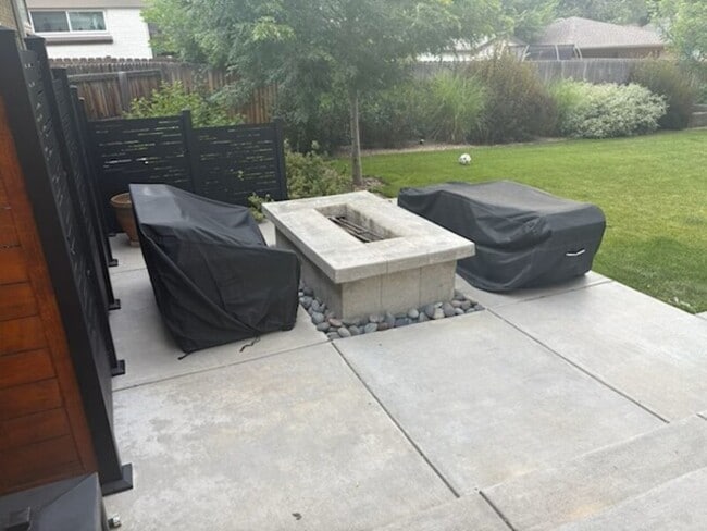 Building Photo - 550 Dudley St