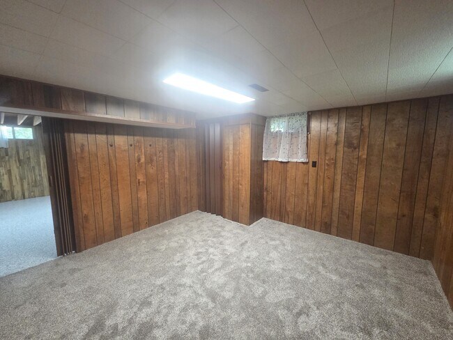 Building Photo - 2065 S Wellington Ave