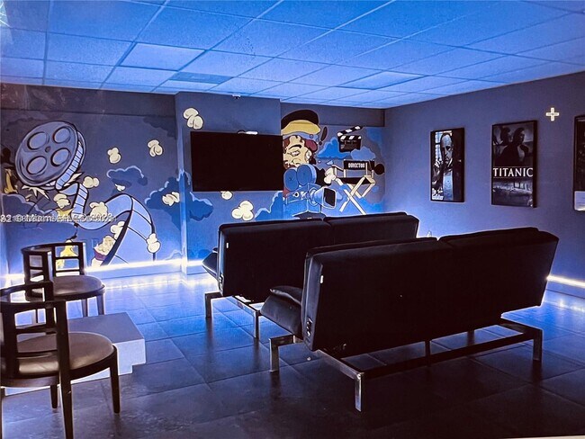 Building Photo - 200 Leslie Dr