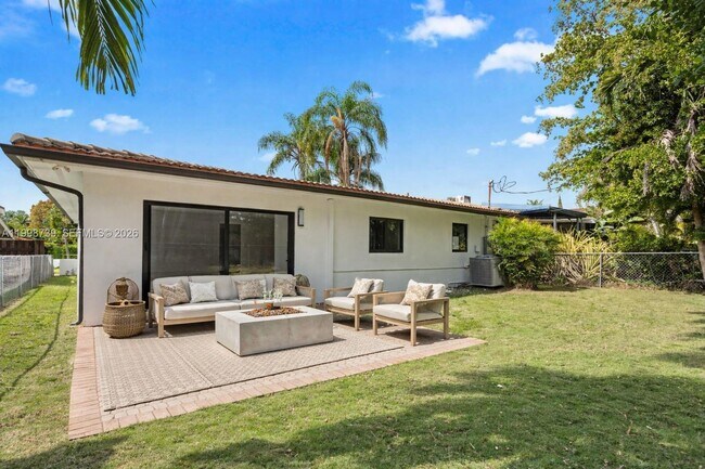 Building Photo - 2345 SW 23rd Terrace