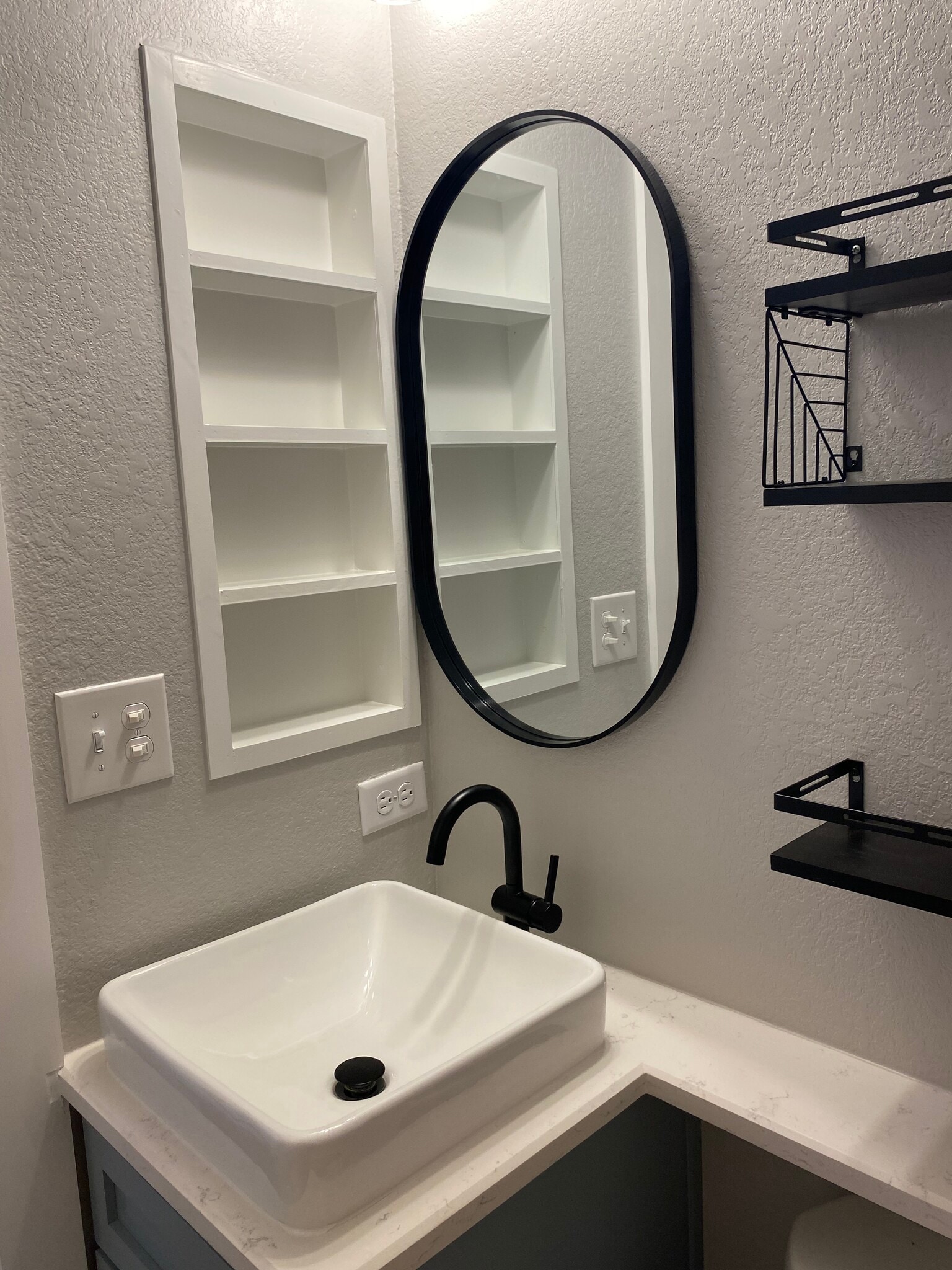 Secondary Bath - 1811 Garfield St