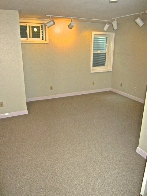 Building Photo - Pre-Lease 4 Bedroom 3.5 Bath Townhouse.