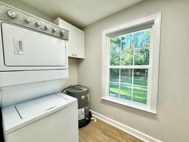 Building Photo - 413 Canna Dr