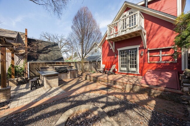 Building Photo - 357 Jackson St