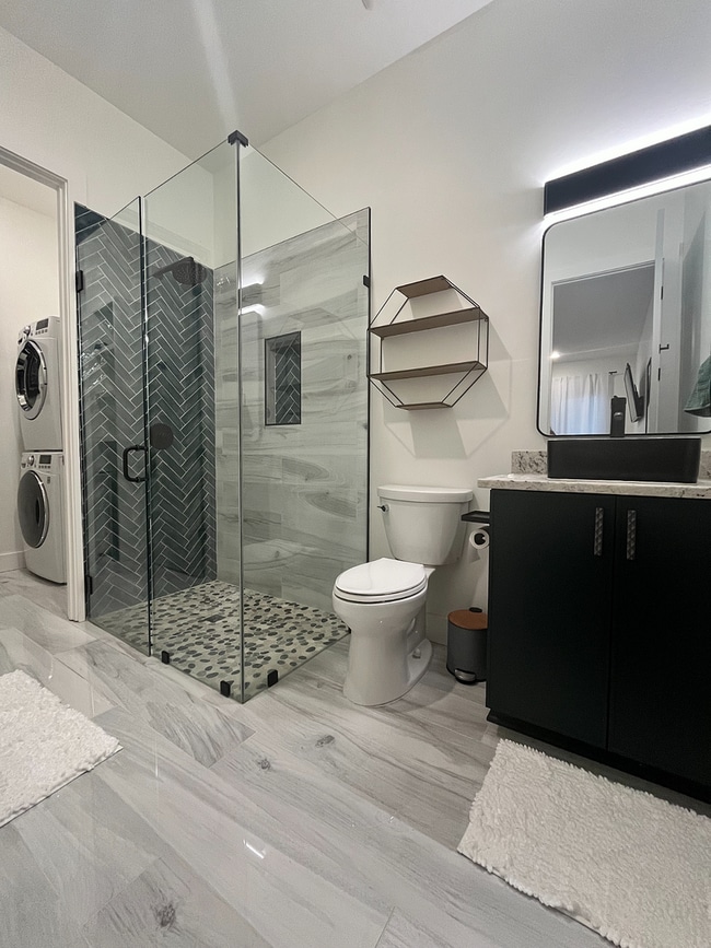 Building Photo - 1Bd/1Ba in the HEART of Midtown! FULLY FURNISHED! Perfect for travelling Nurses or Students!