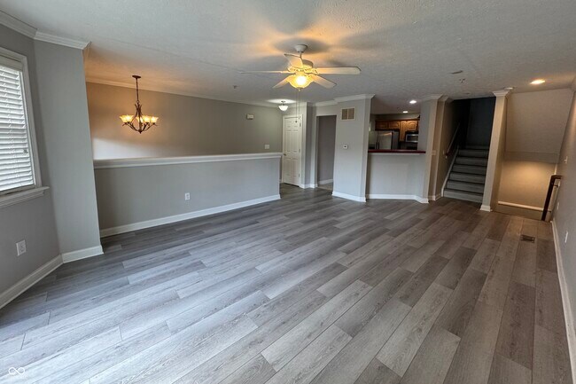 Building Photo - 1442 Oakhill Dr