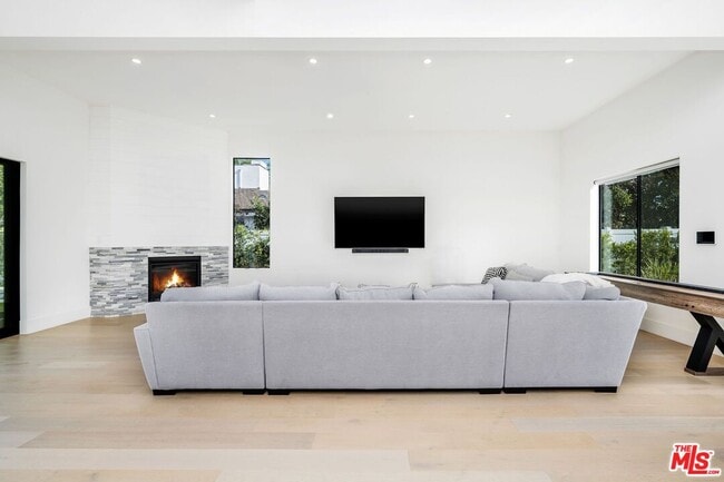 Building Photo - 22931 Dolorosa St