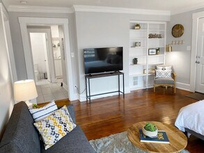 Building Photo - 1001 Hatch St