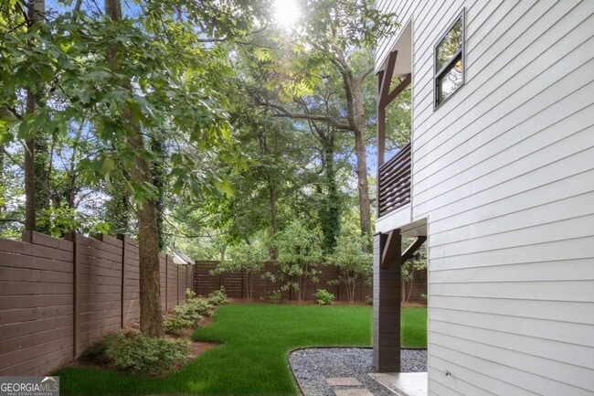 Building Photo - 24 Hutchinson St NE