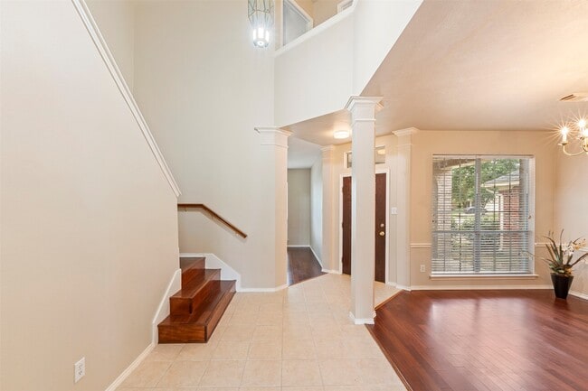 Building Photo - 7218 Broadelm Dr