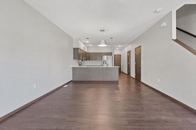 Building Photo - End Unit Townhome Just Blocks Away From Do...