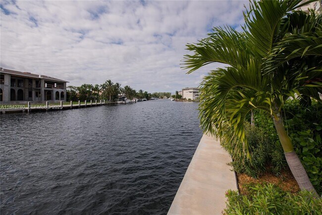 Building Photo - 401 Golden Isles Dr