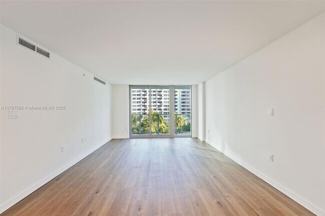 Building Photo - 1500 Bay Rd