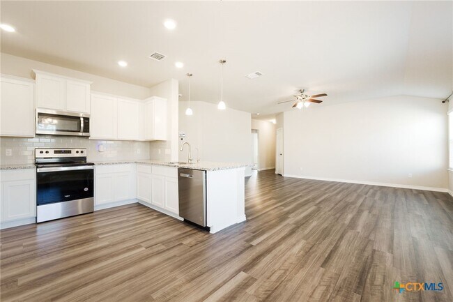 Building Photo - 118 Ayla Marie Dr