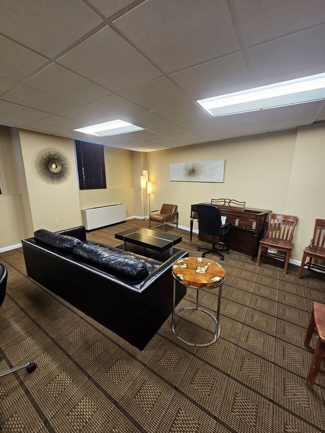 Building Photo - 2 Bedroom Unit