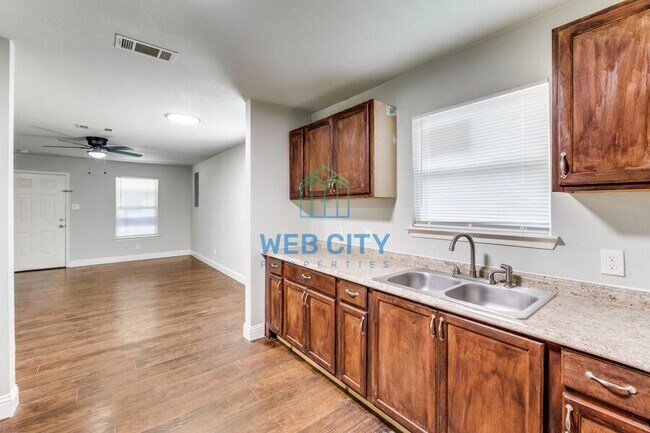 Building Photo - 4218 Carpenter Ave