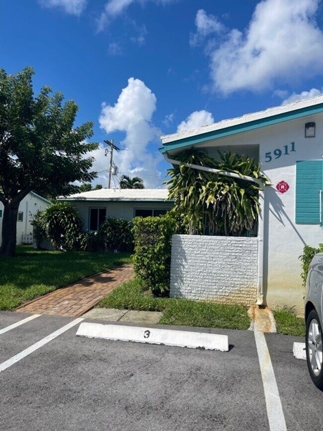 Building Photo - 18 Ave. Villas LLC